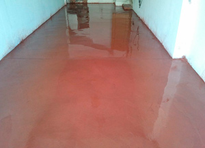 Hormigón pulido en Badajoz pavimento de garaje en color rojo